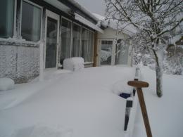 Plenty of snow on the veranda. I had to remove part of it so that we can pick up our firewood.